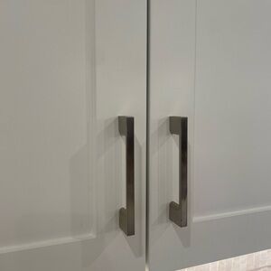 Cabinet handles / pulls